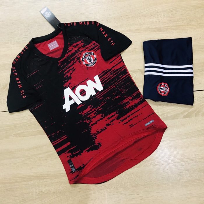 Áo bóng đá CLB Manchester United màu đen phối đỏ mới nhất mùa giải 2021